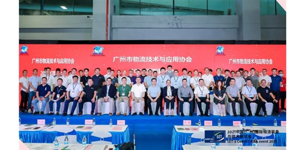 我公司總經(jīng)理趙四清與廣東大昌貨架區(qū)滿林先生共同參會！